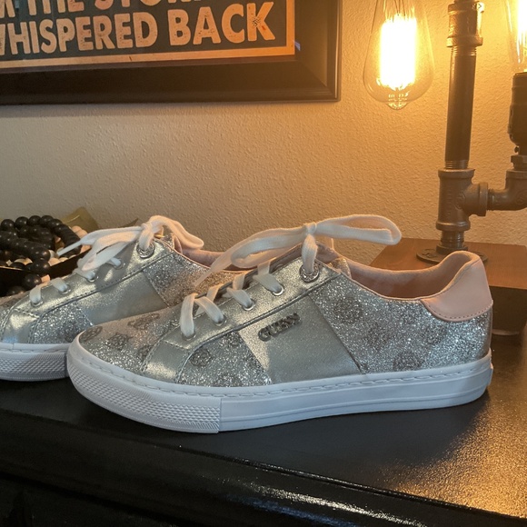 Women's Loven Casual Sneakers By Guess - Picture 4 of 8